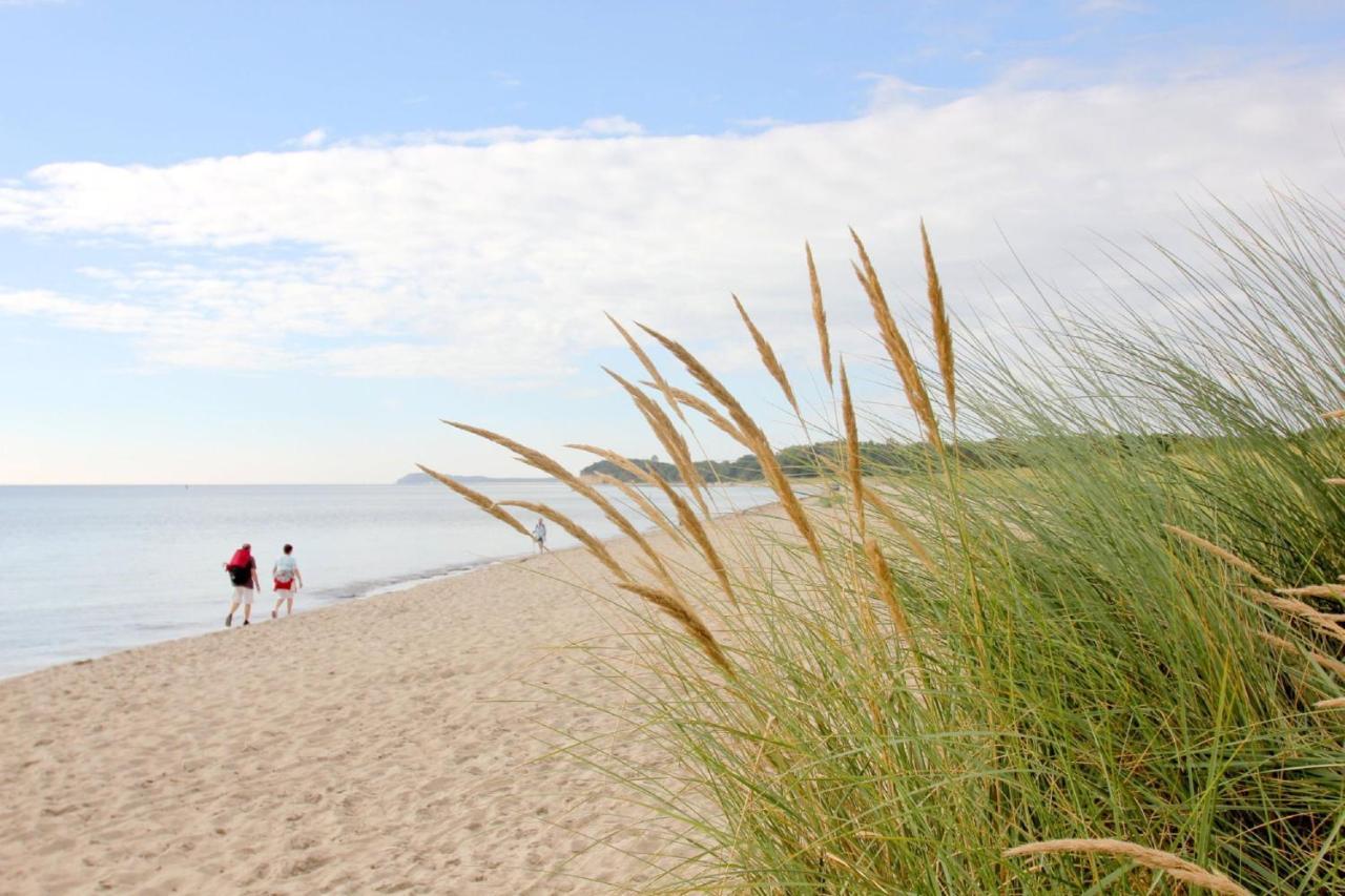 Strandnah Mit Balkon, Gratis Nutzung Vom Ahoi Erlebnisbad Und Sauna In Sellin - Strandhaus Moenchgut Fewo13 Lobbe Exterior foto